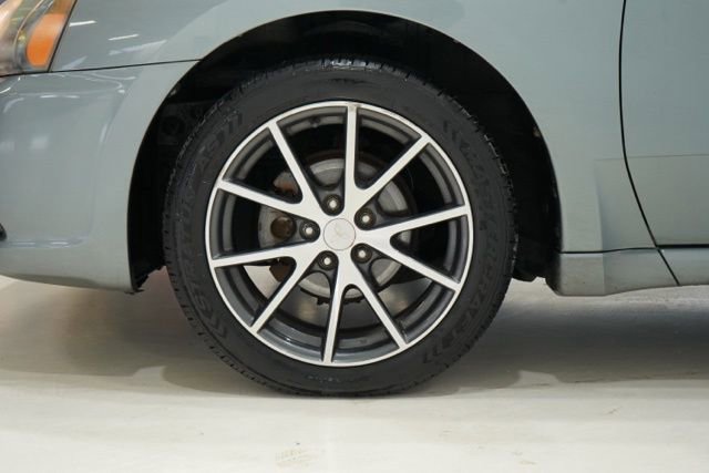 Used 2009 Mitsubishi Galant ES image 10