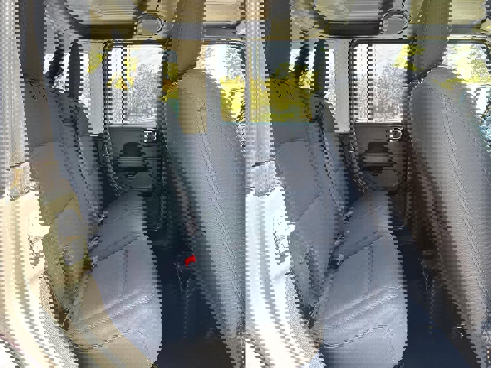 Used 2022 Jeep Wrangler Unlimited Sahara image 34