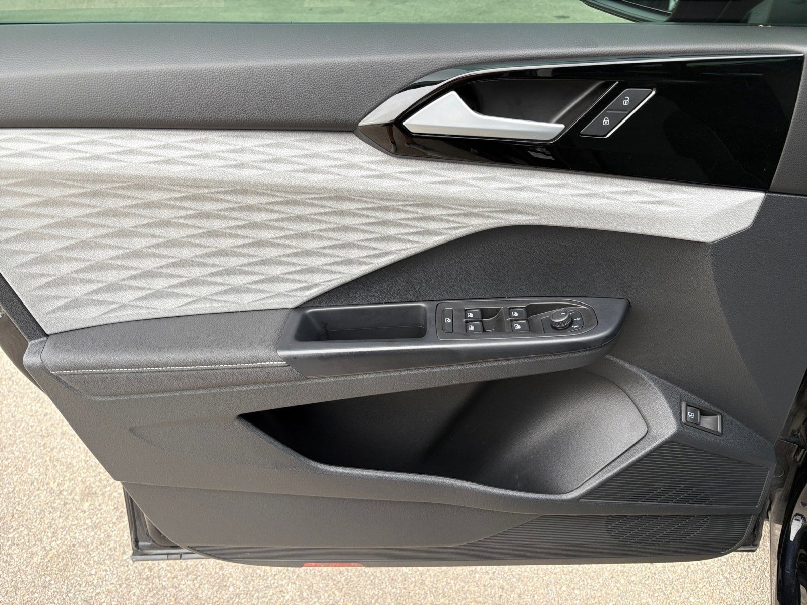 Certified 2024 Volkswagen Taos S w/ MDO Package image 23