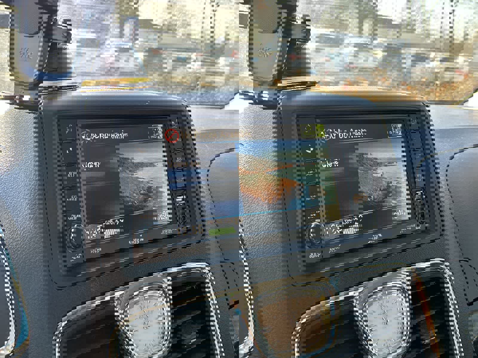 Used 2016 Chrysler Town & Country Touring image 13