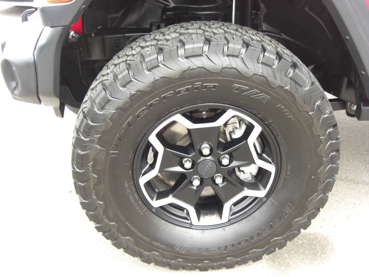 Used 2018 Jeep Wrangler Unlimited Sport image 4