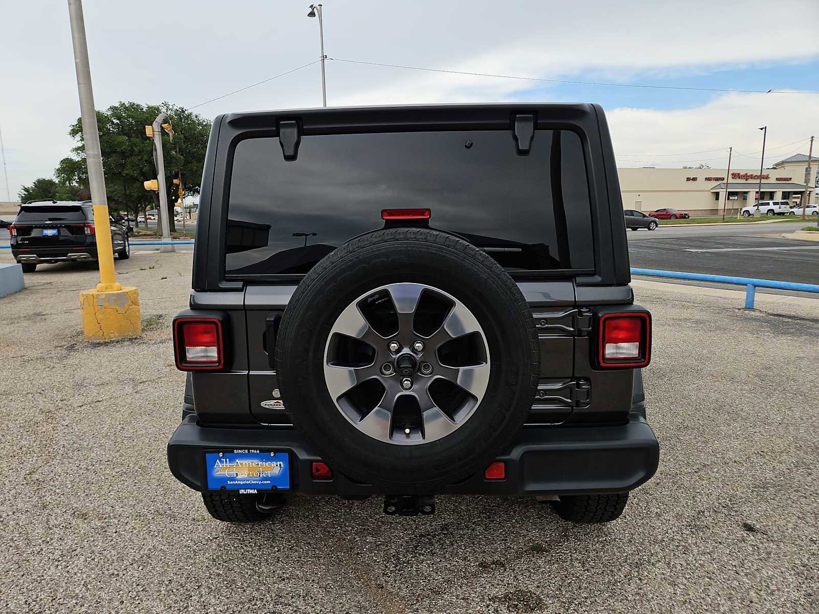 Used 2020 Jeep Wrangler Unlimited Sahara AWD/4WD image 7