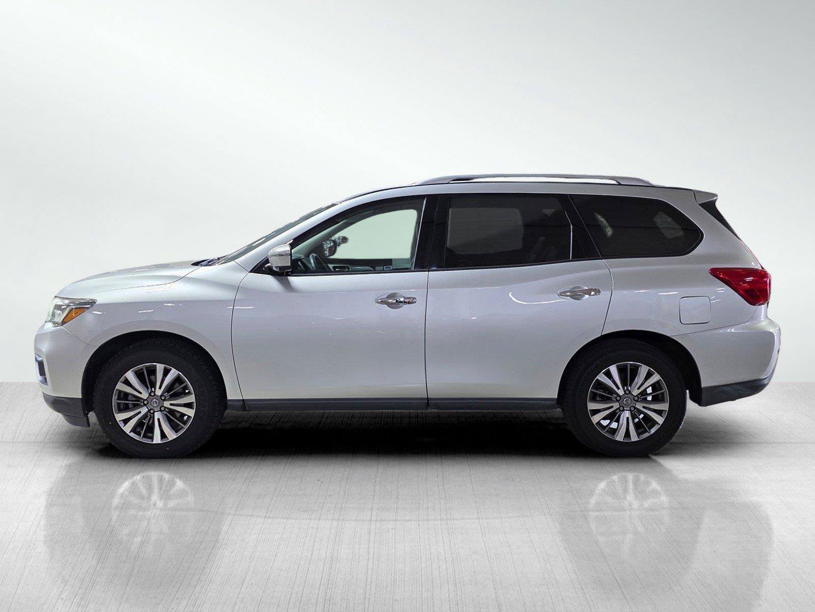 Used 2019 Nissan Pathfinder SL FWD image 4