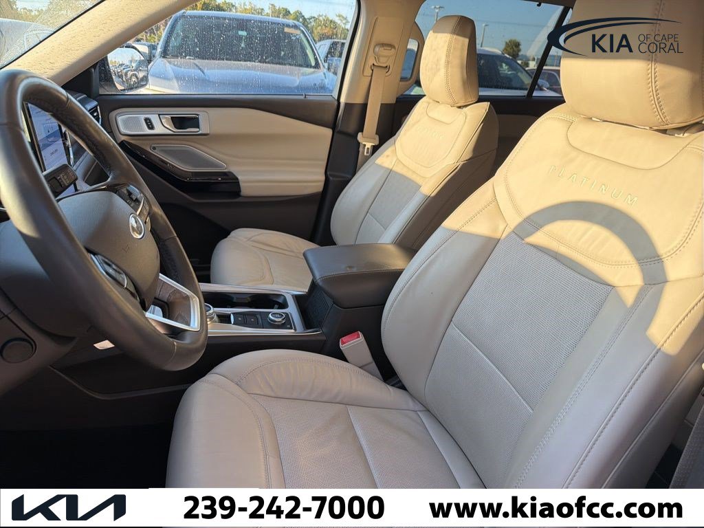 Used 2022 Ford Explorer Platinum w/ Technology Package image 4