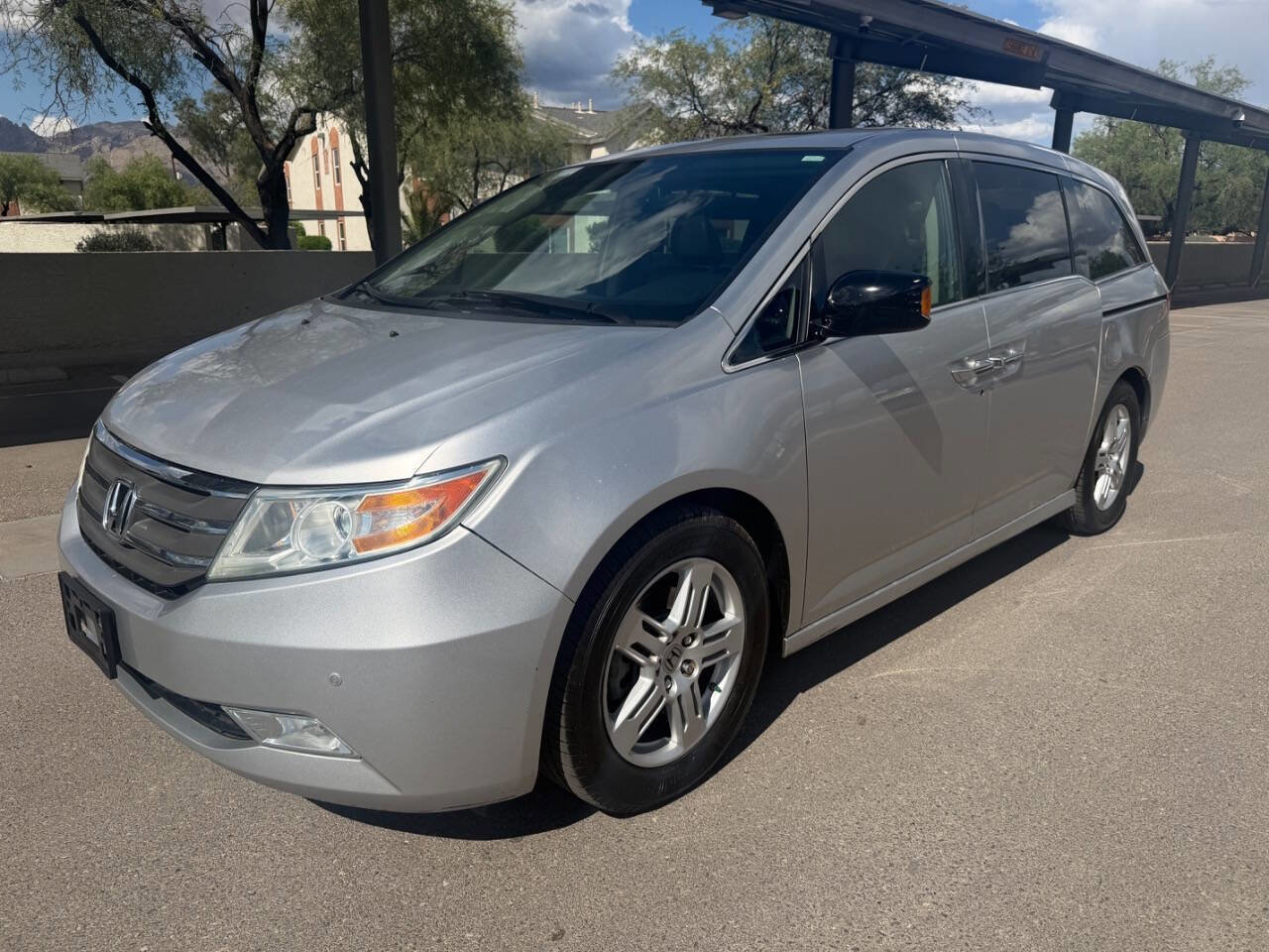 Used 2013 Honda Odyssey Touring image 2