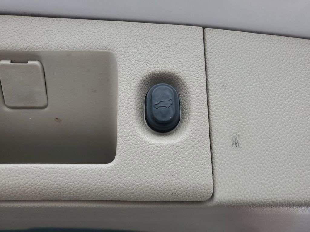 Used 2016 Cadillac Escalade Premium image 35