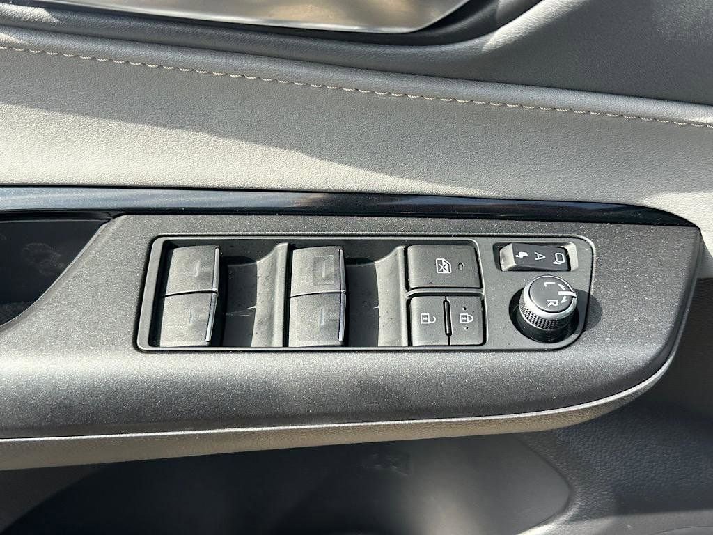 Certified 2024 Toyota Venza LE image 14