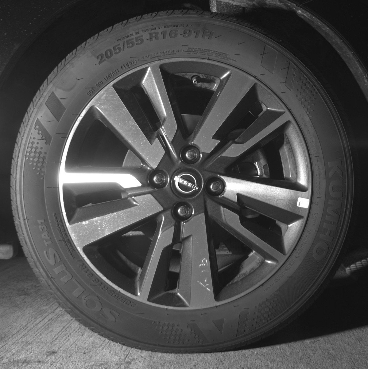 Used 2025 Nissan Versa SV image 13