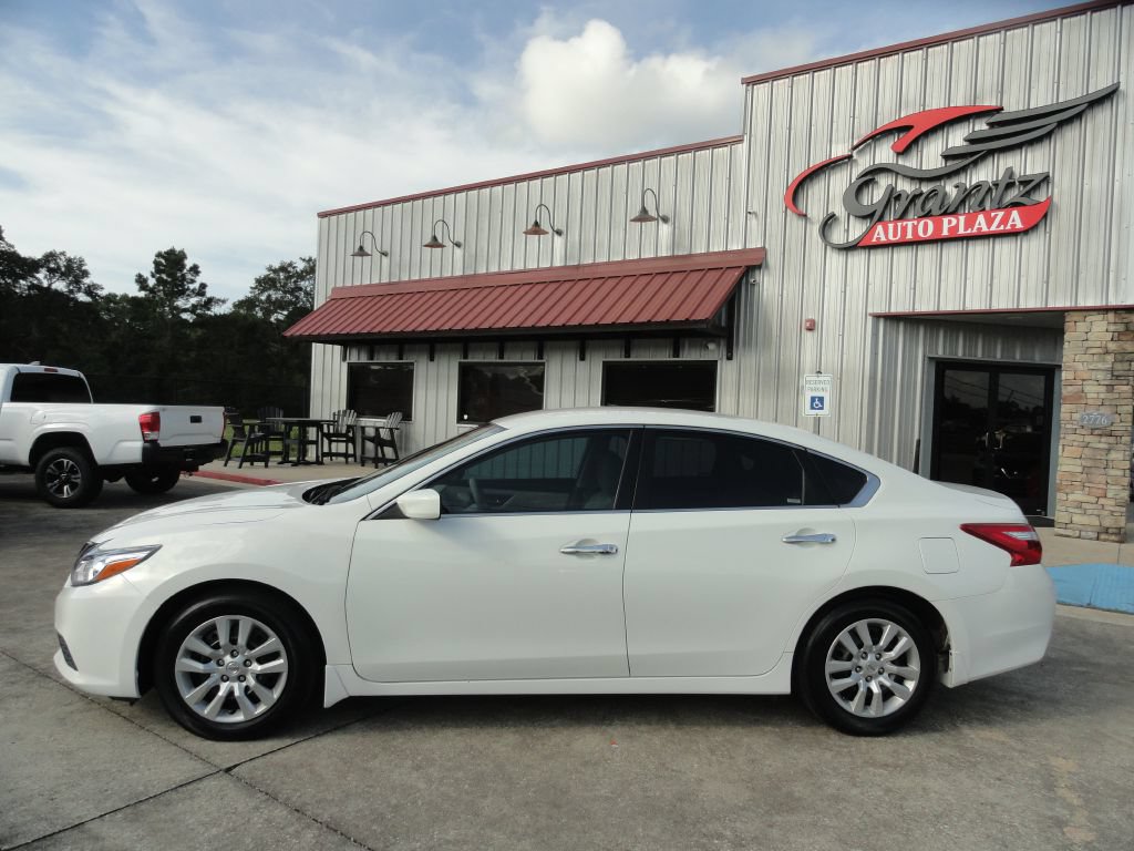 Used 2017 Nissan Altima 2.5 S w/ Power Driver Seat Package FWD image 3