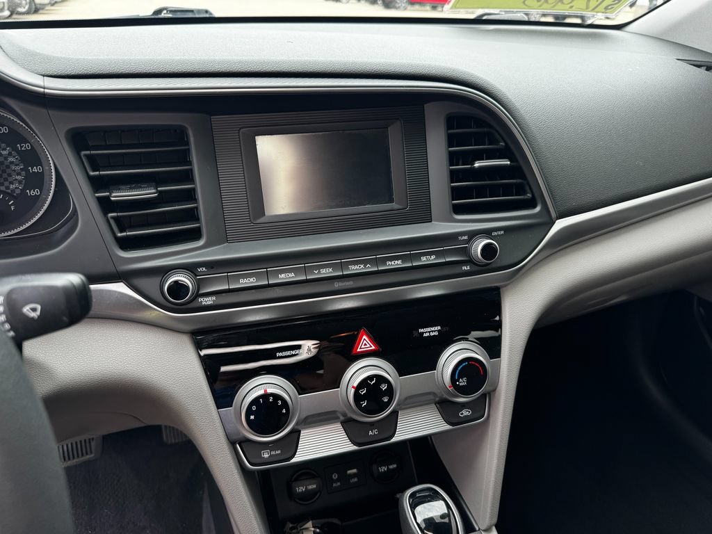 Used 2019 Hyundai Elantra SE FWD image 18