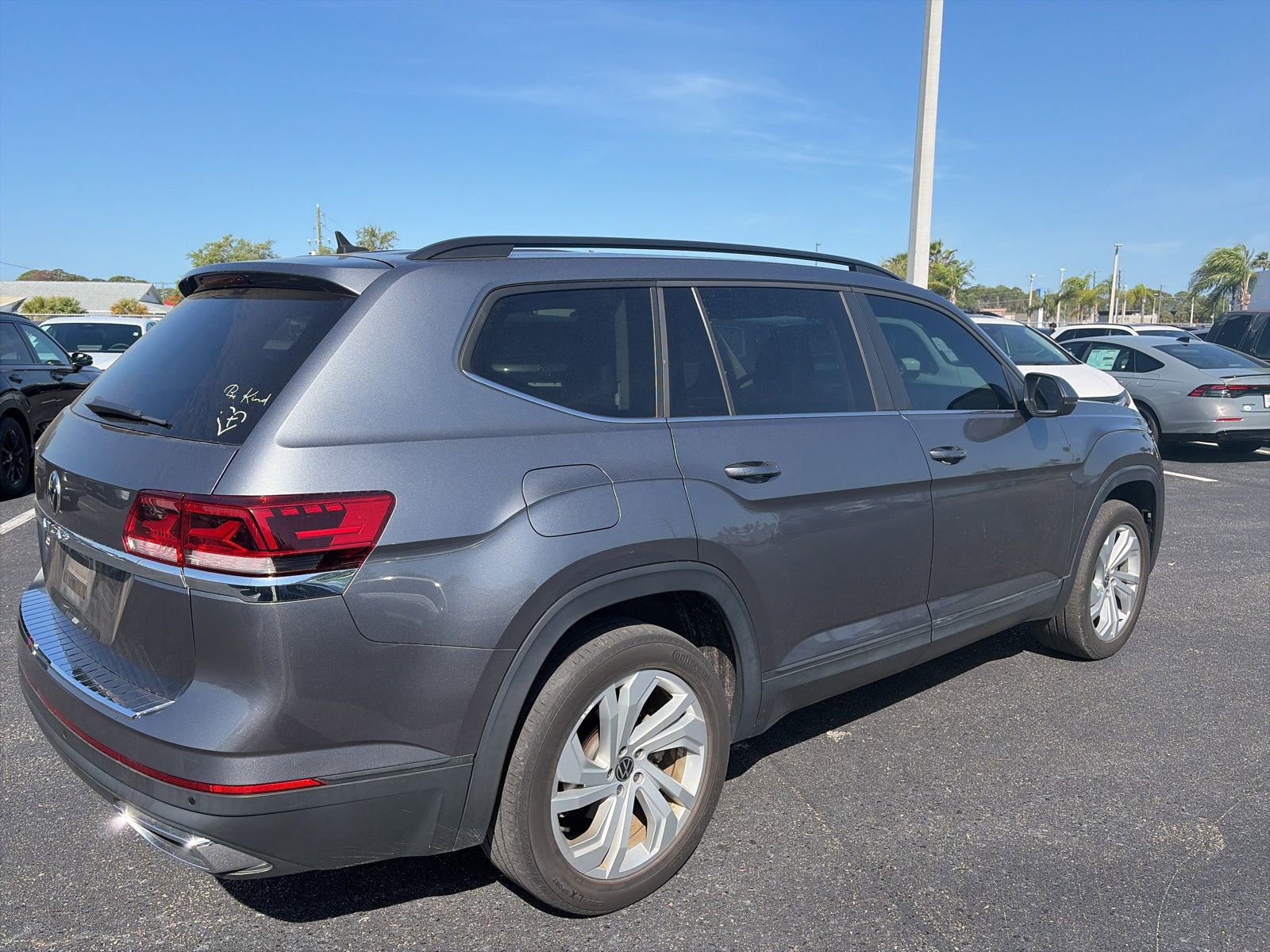 Used 2021 Volkswagen Atlas SE w/ Panoramic Sunroof Package FWD image 7