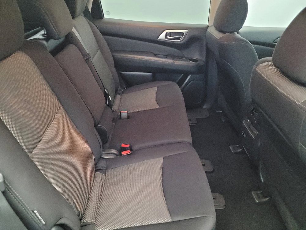 Used 2019 Nissan Pathfinder SV w/ SV Tech Package image 19