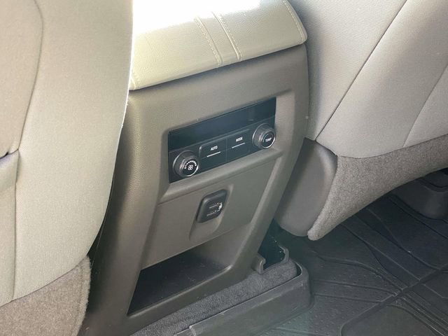 Used 2021 Chevrolet Traverse LT image 15