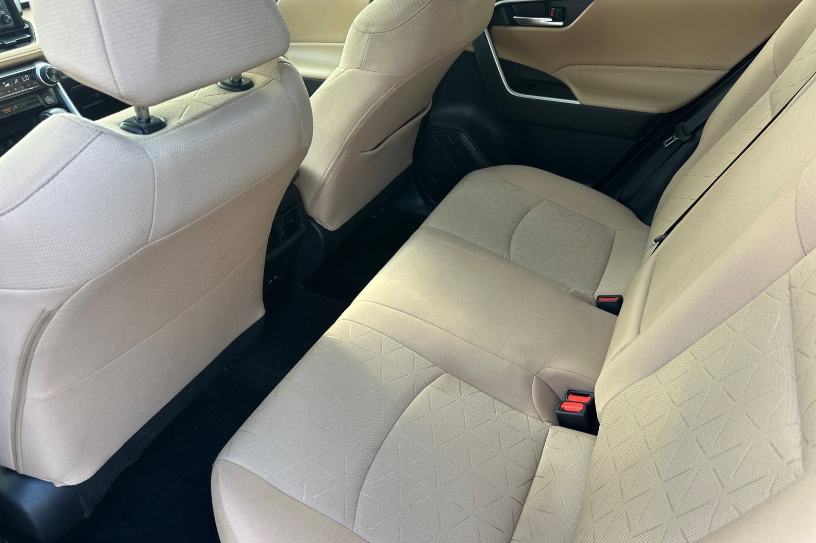 Used 2022 Toyota RAV4 XLE w/ Convenience Package image 14