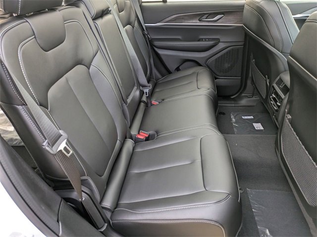 New 2025 Jeep Grand Cherokee Limited w/ Black Appearance Package image 27