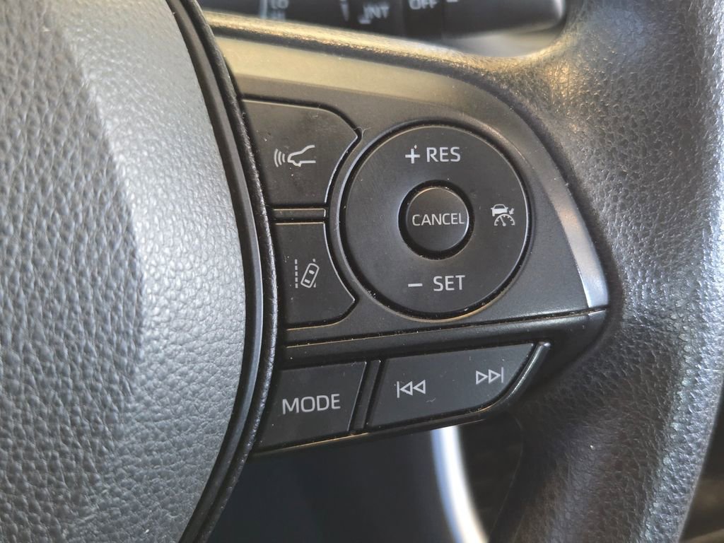 Used 2025 Toyota RAV4 XLE image 33