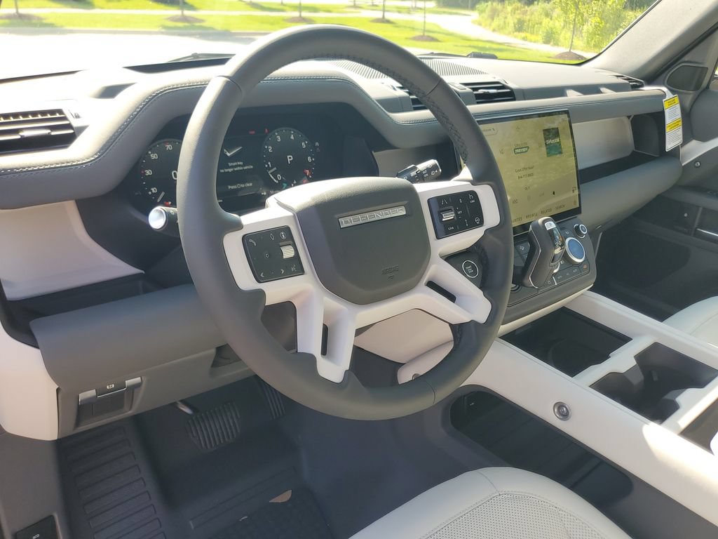 New 2026 Land Rover Defender 130 X-Dynamic SE AWD/4WD image 14