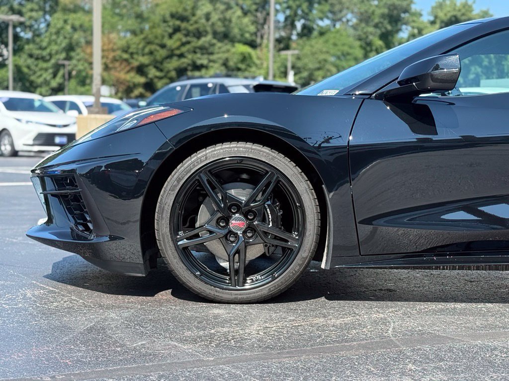 Used 2025 Chevrolet Corvette Stingray Preferred Cpe RWD image 2