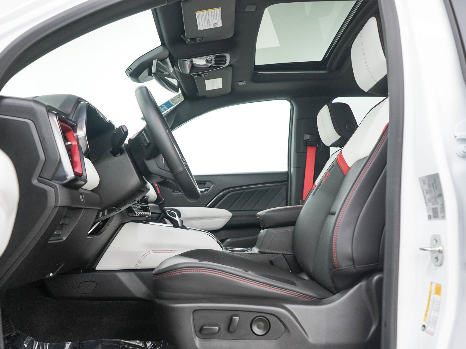 Used 2026 GMC Canyon AT4X AWD/4WD image 23