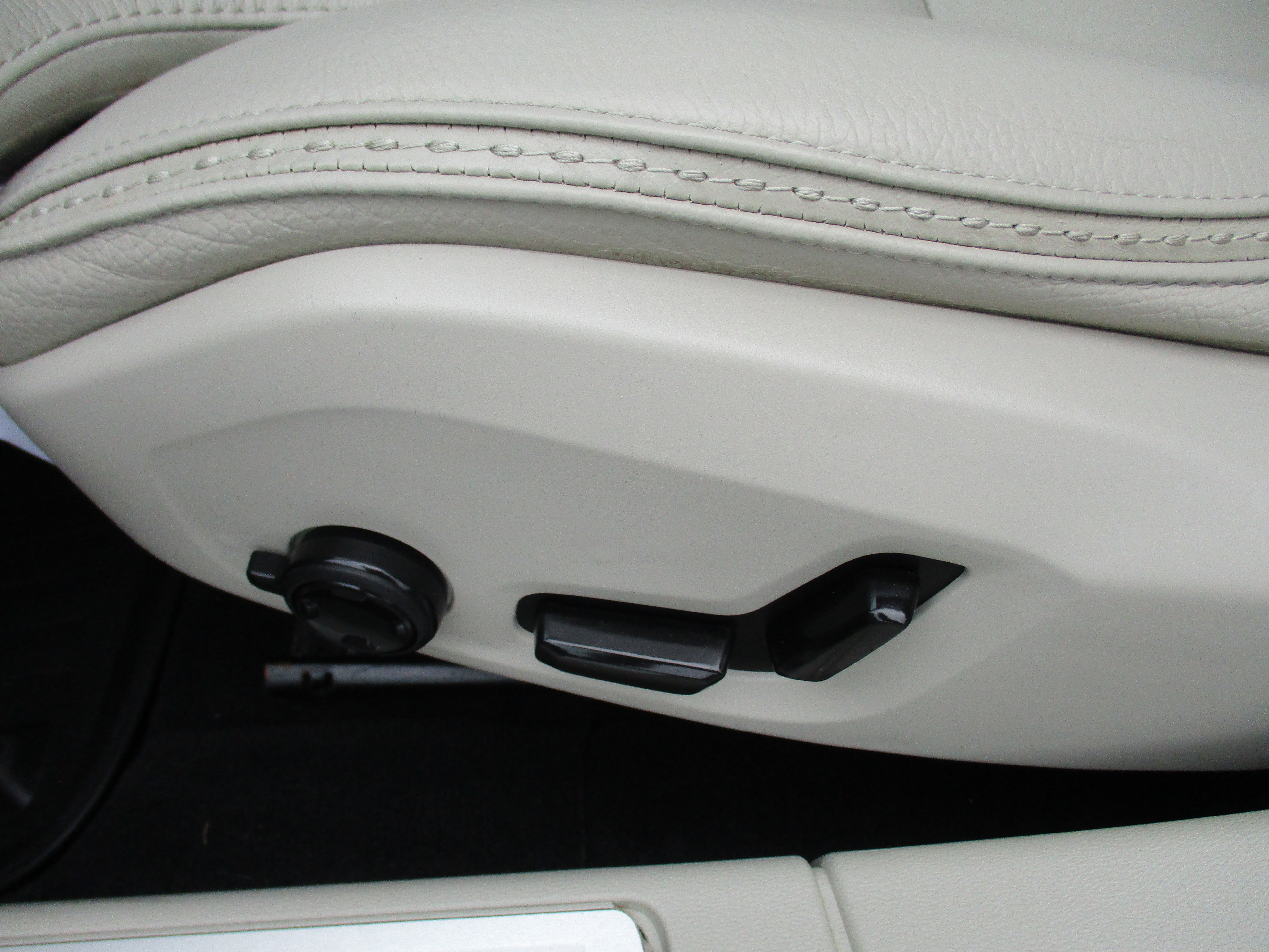 Used 2020 Volvo V60 T5 Cross Country image 16