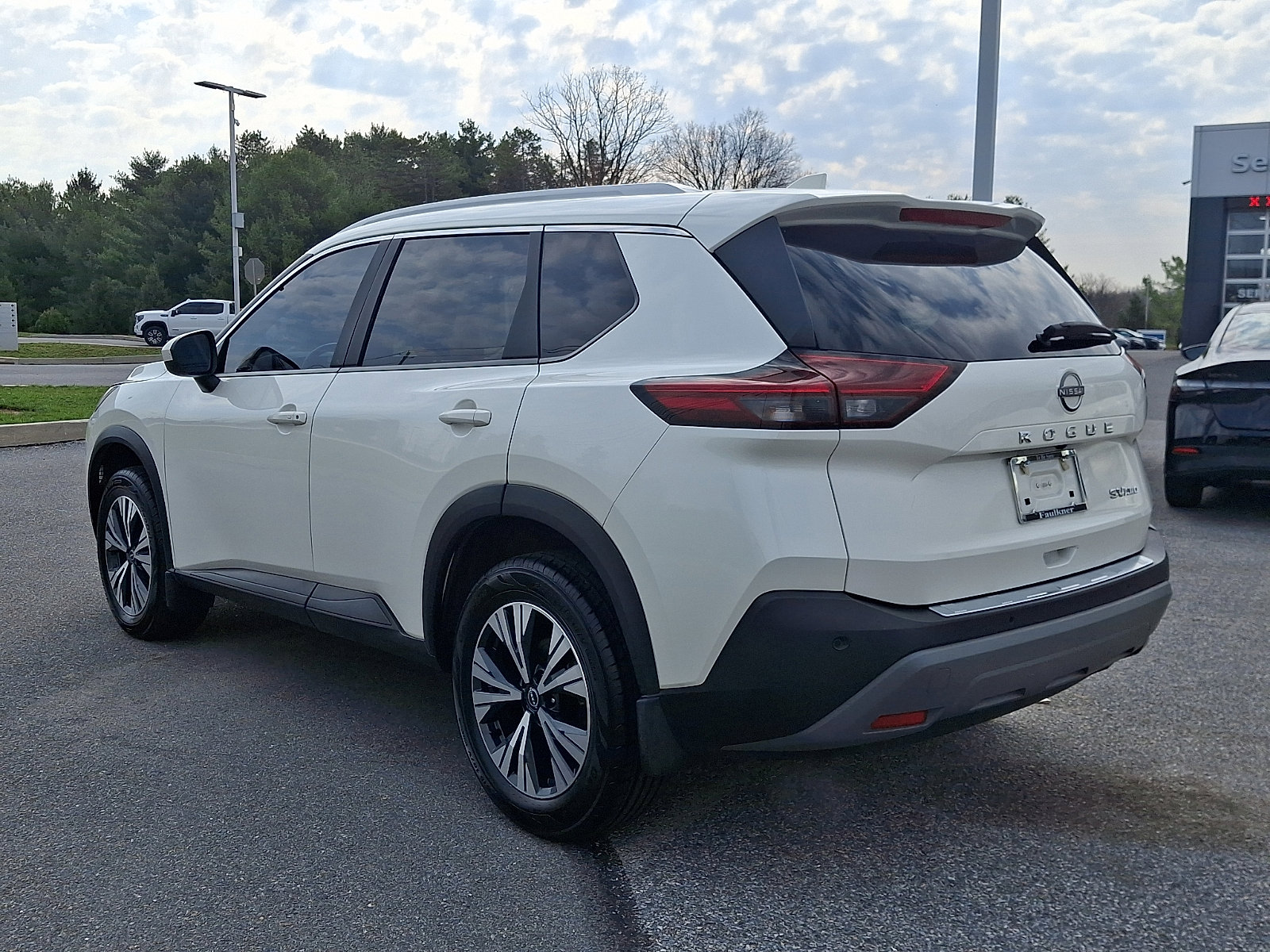 Certified 2023 Nissan Rogue SV w/ SV Premium B Package AWD/4WD image 5