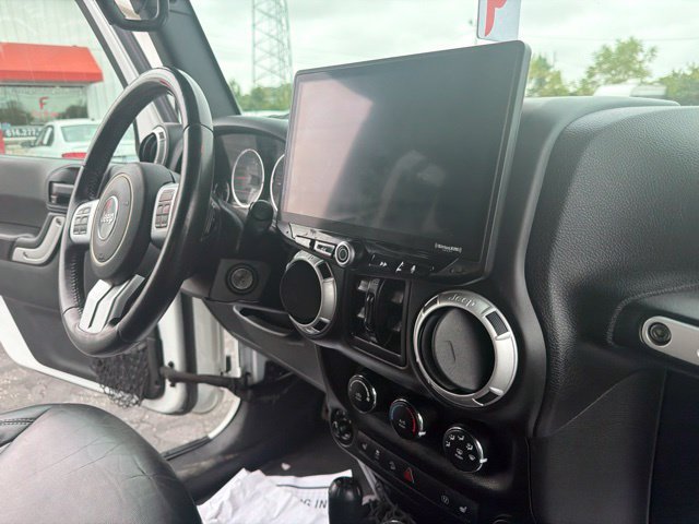 Used 2017 Jeep Wrangler Unlimited Rubicon AWD/4WD image 22
