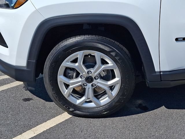 Used 2025 Jeep Compass Sport AWD/4WD image 8