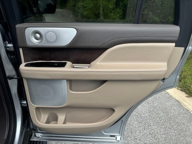 Used 2023 Lincoln Navigator Reserve AWD/4WD image 16