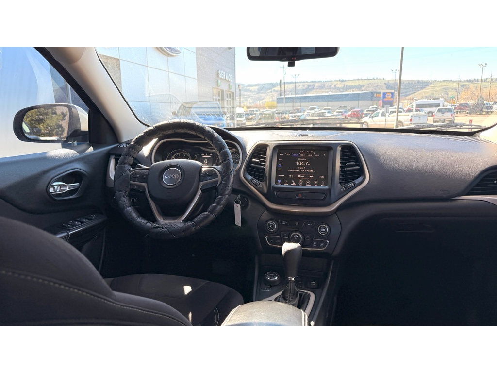 Used 2015 Jeep Cherokee Latitude AWD/4WD image 12