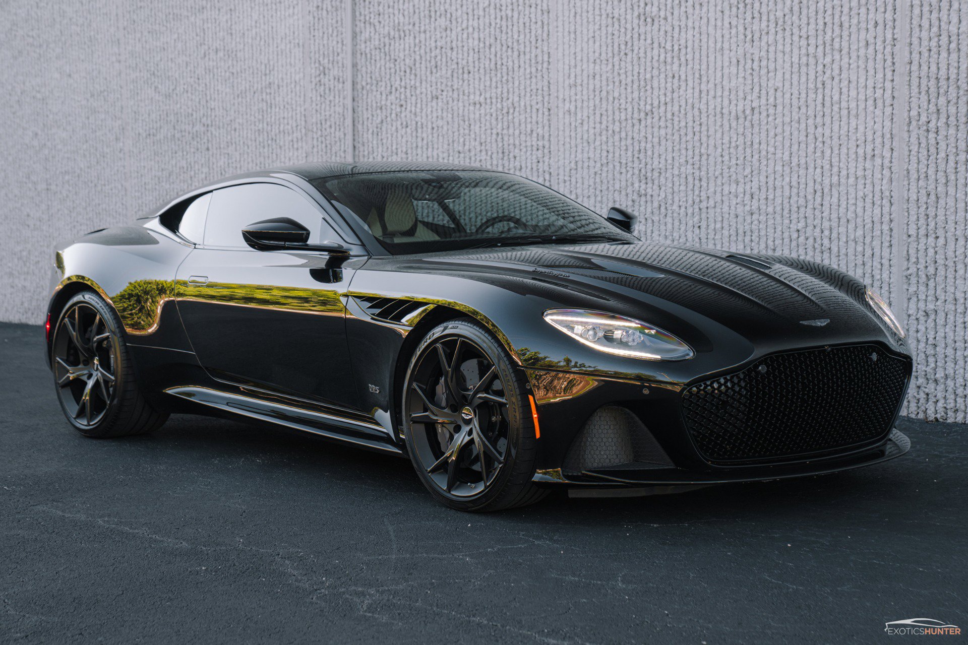 Used 2019 Aston Martin DBS Superleggera RWD image 19
