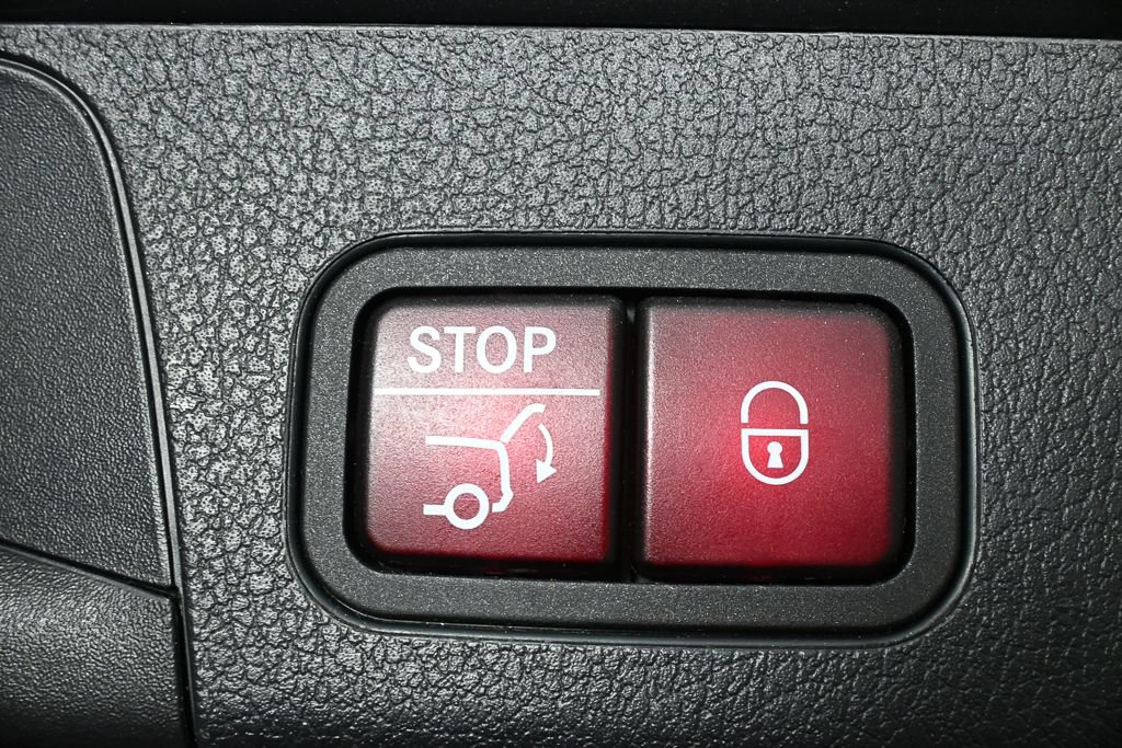 Used 2022 Mercedes-Benz GLB 250 4MATIC image 31