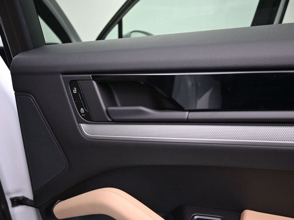New 2025 Porsche Cayenne Coupe image 16
