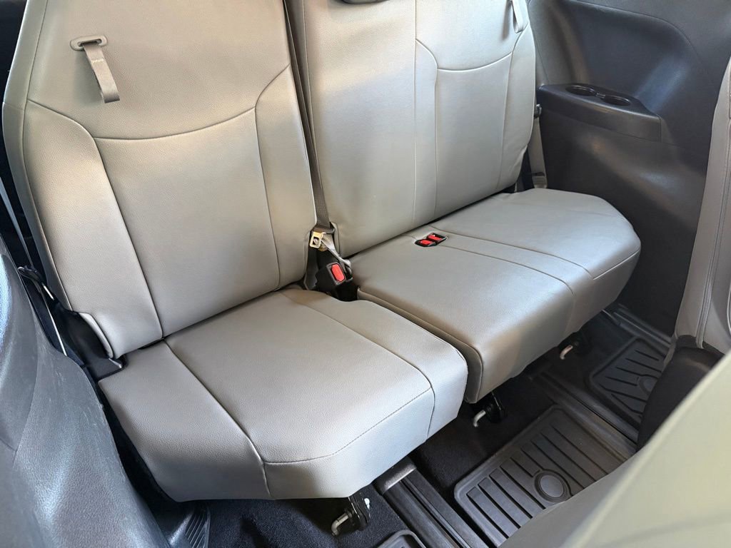 Used 2025 Toyota Sienna XLE w/ XLE Plus Package AWD/4WD image 23