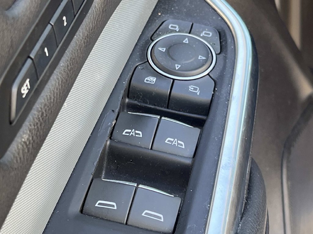 Used 2019 Cadillac XT4 Premium Luxury w/ Technology Package FWD image 28