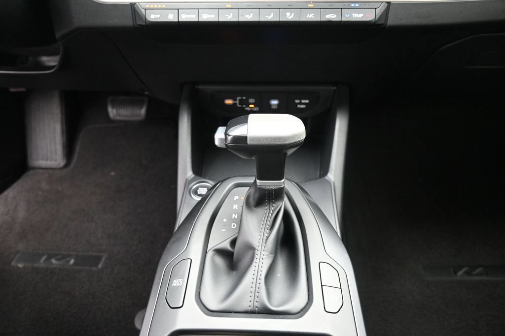 Used 2025 Kia K4 FWD image 13