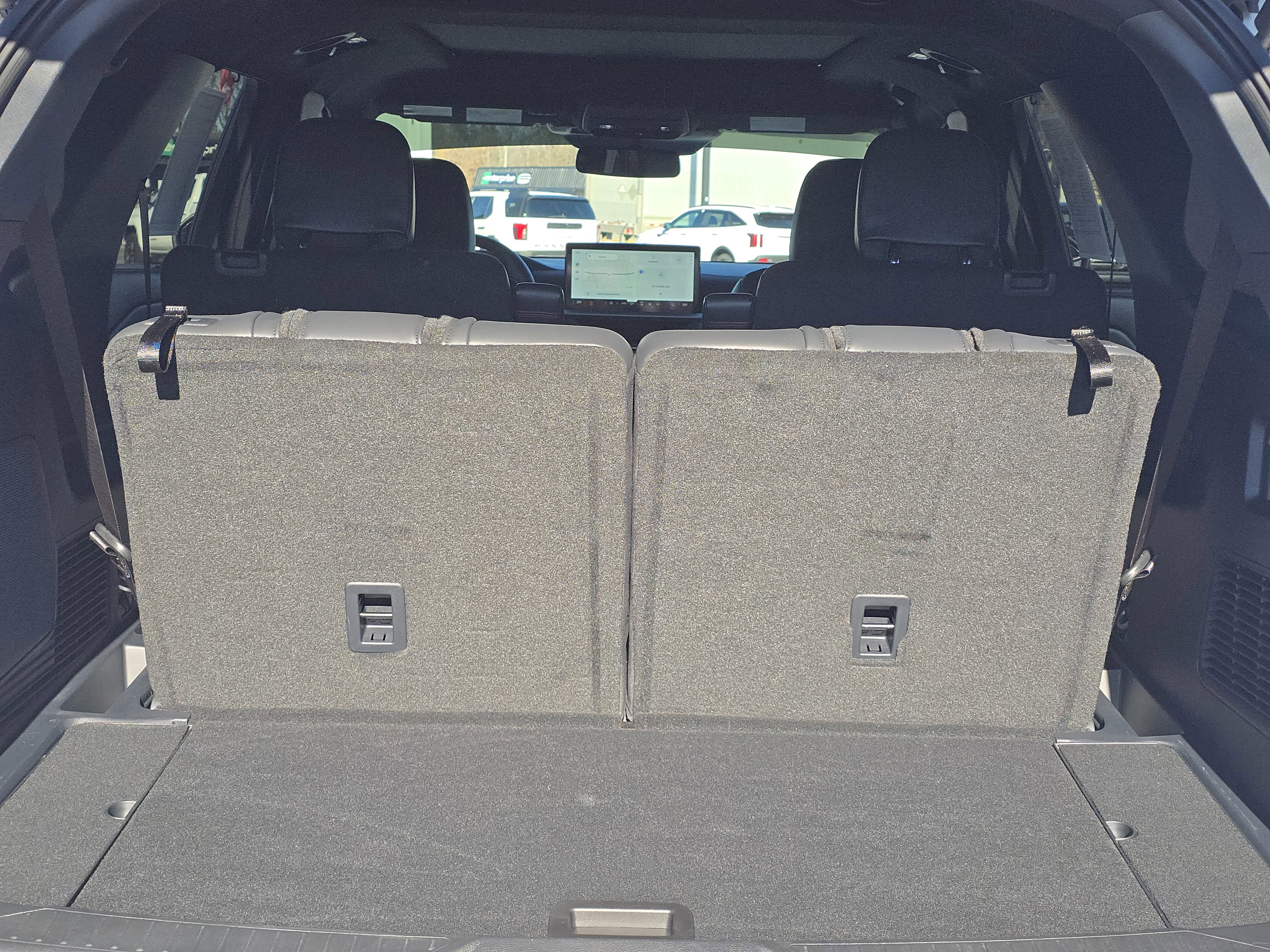 Used 2025 Ford Explorer ST image 12