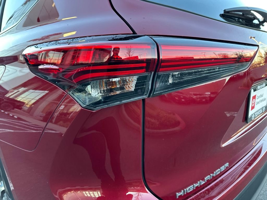 Used 2023 Toyota Highlander XLE image 10