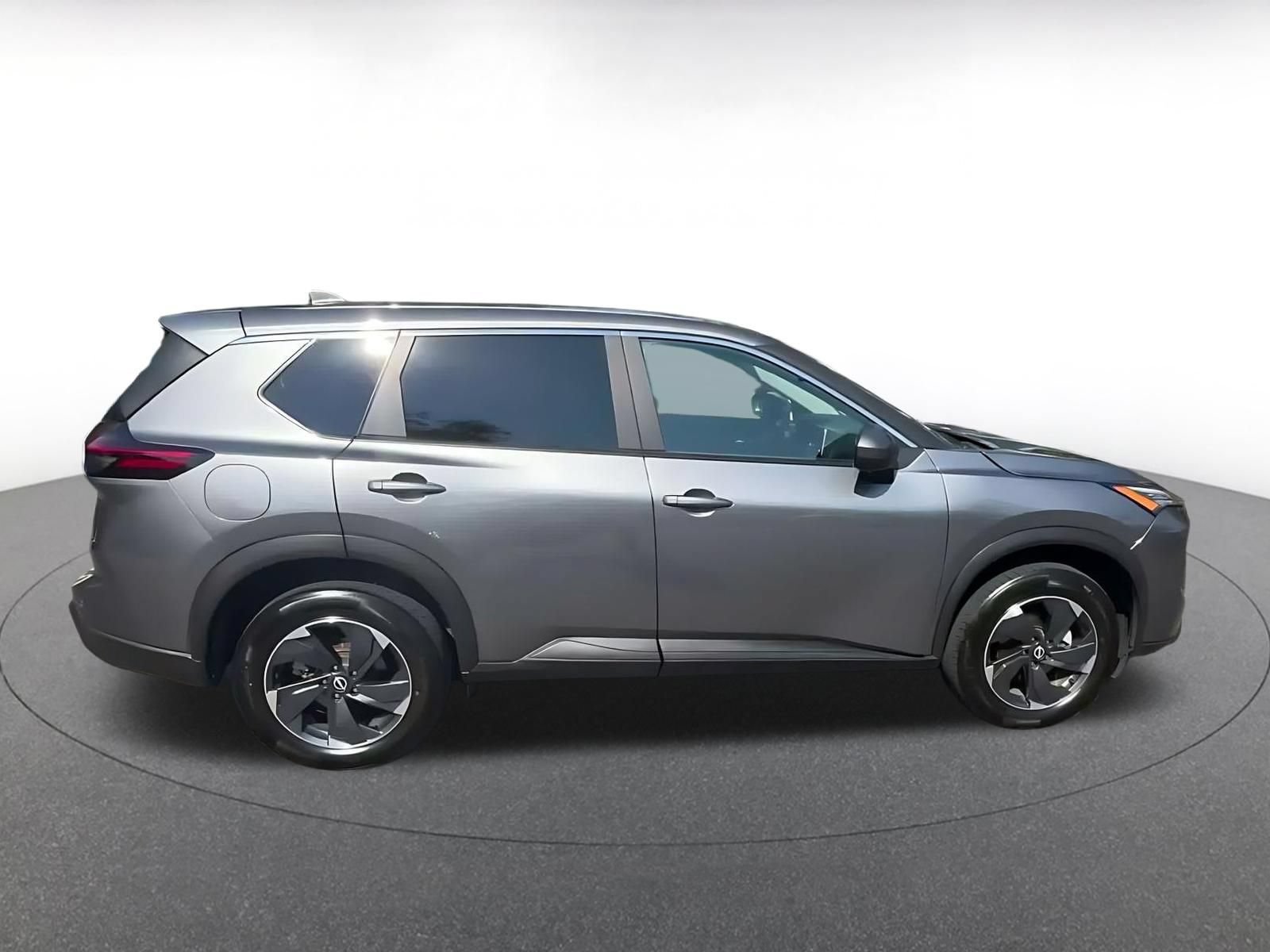 Used 2025 Nissan Rogue SV AWD/4WD image 16