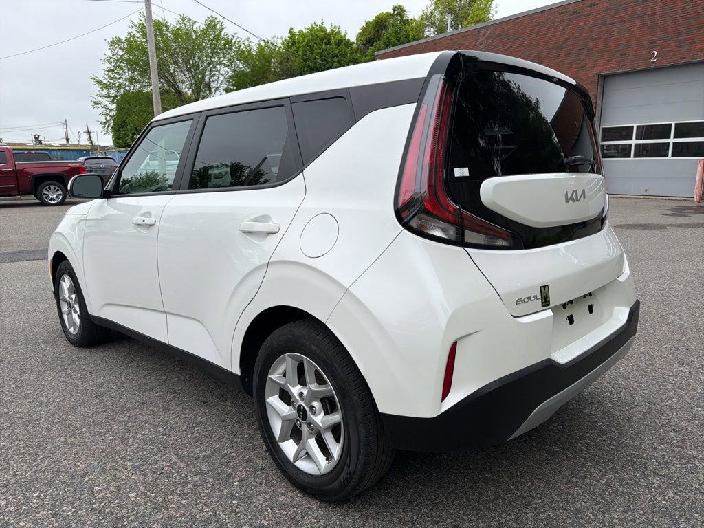 Certified 2023 Kia Soul S FWD image 3