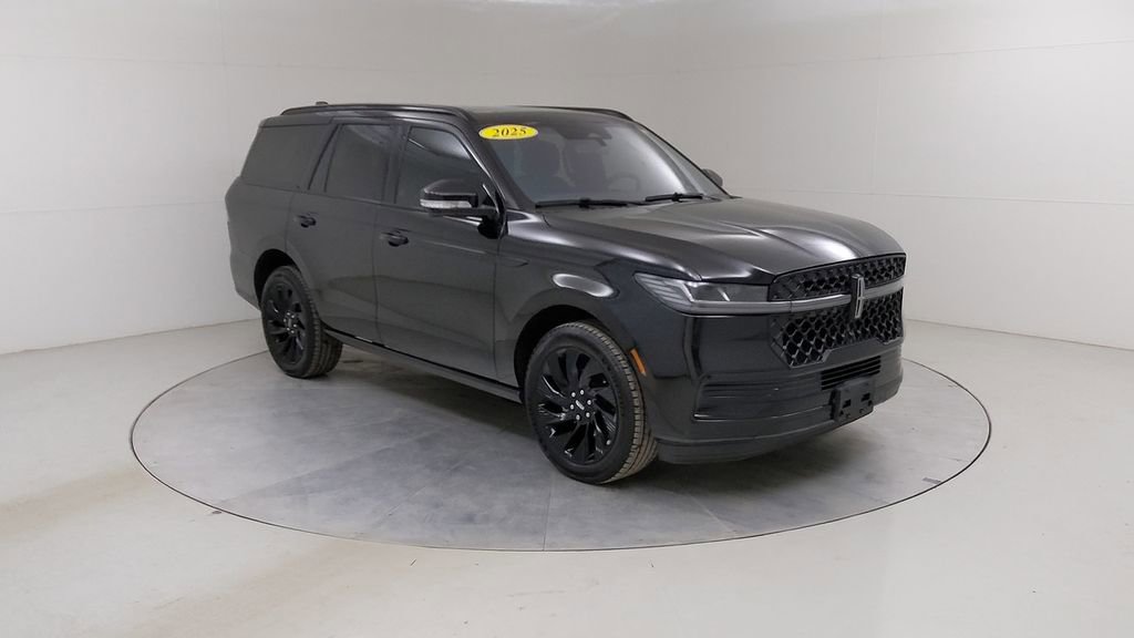 Used 2025 Lincoln Navigator Reserve w/ Jet Appearance Package image 12