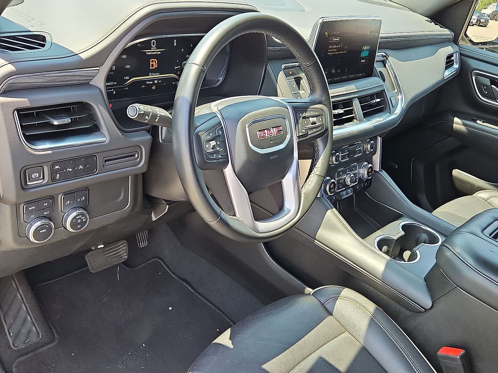 Used 2024 GMC Yukon SLT AWD/4WD image 16