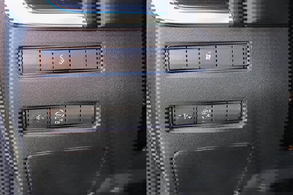 Used 2023 Nissan Rogue SV image 29