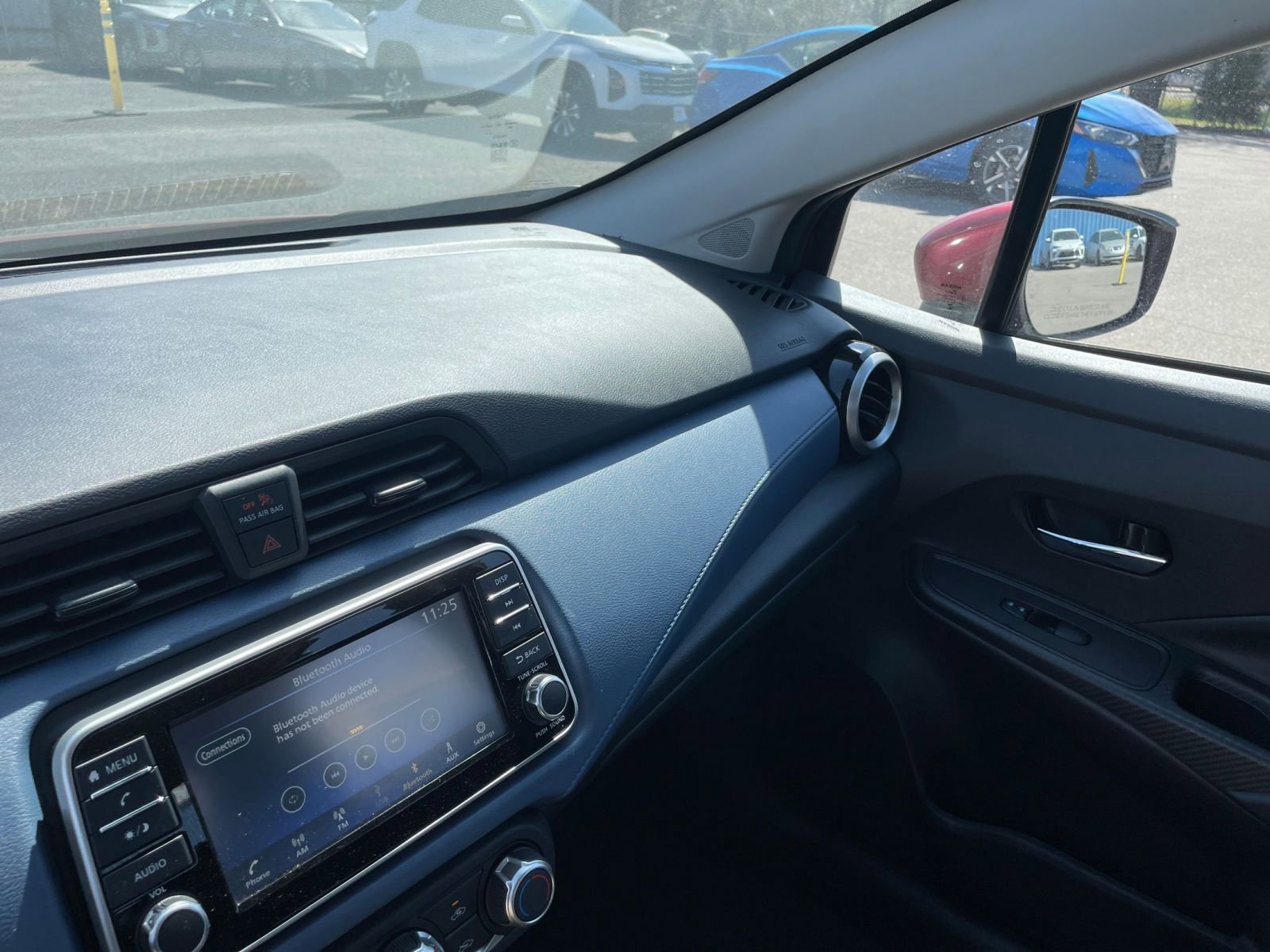 Used 2025 Nissan Versa SV image 33