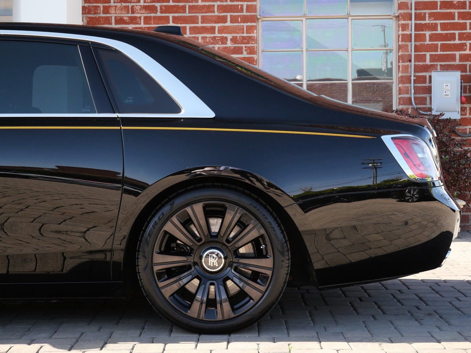 Used 2022 Rolls-Royce Ghost w/ Ghost Package image 23