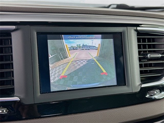 Used 2020 Chrysler Voyager LX image 13