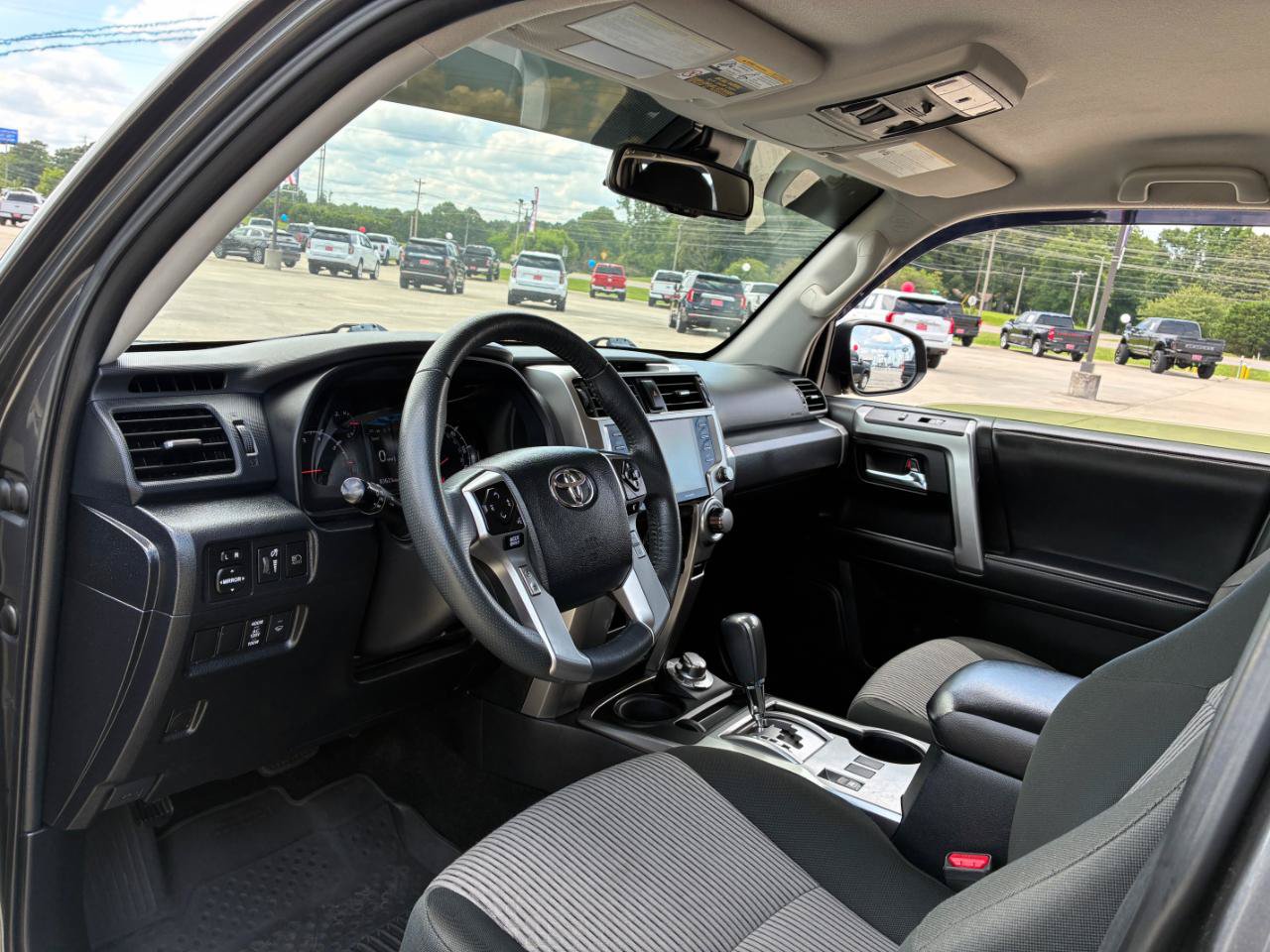 Used 2022 Toyota 4Runner SR5 AWD/4WD image 12