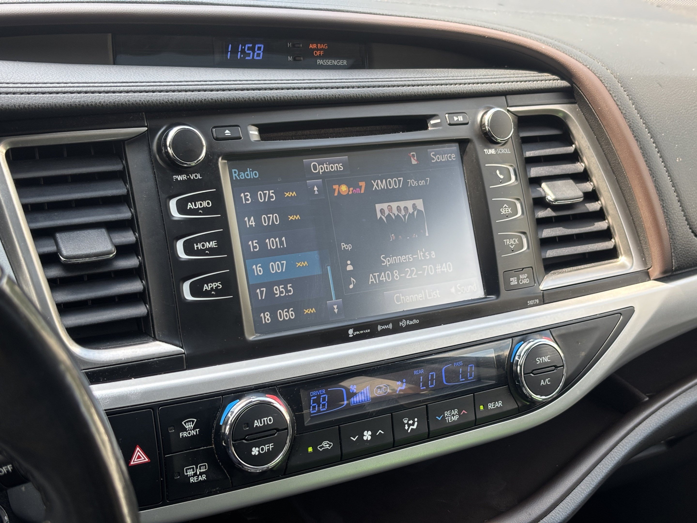 Used 2017 Toyota Highlander XLE FWD image 10