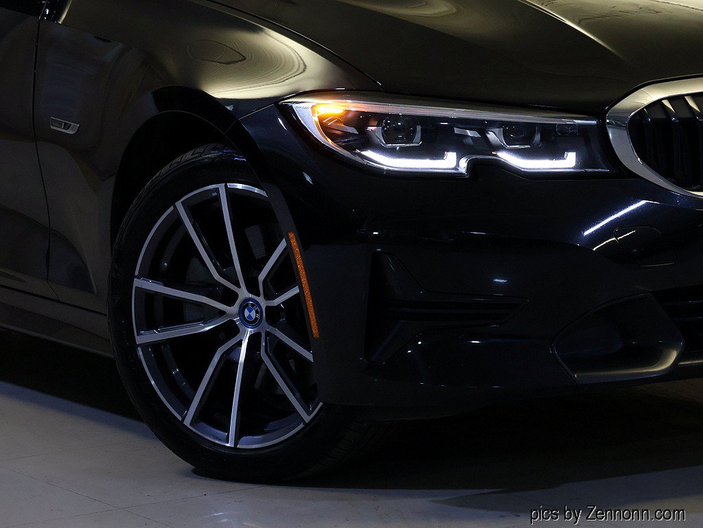 Used 2022 BMW 330e xDrive w/ Premium Package AWD/4WD image 3