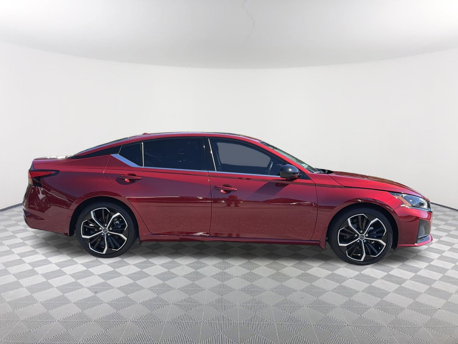 Used 2023 Nissan Altima 2.5 SR w/ SR Premium Package FWD image 5