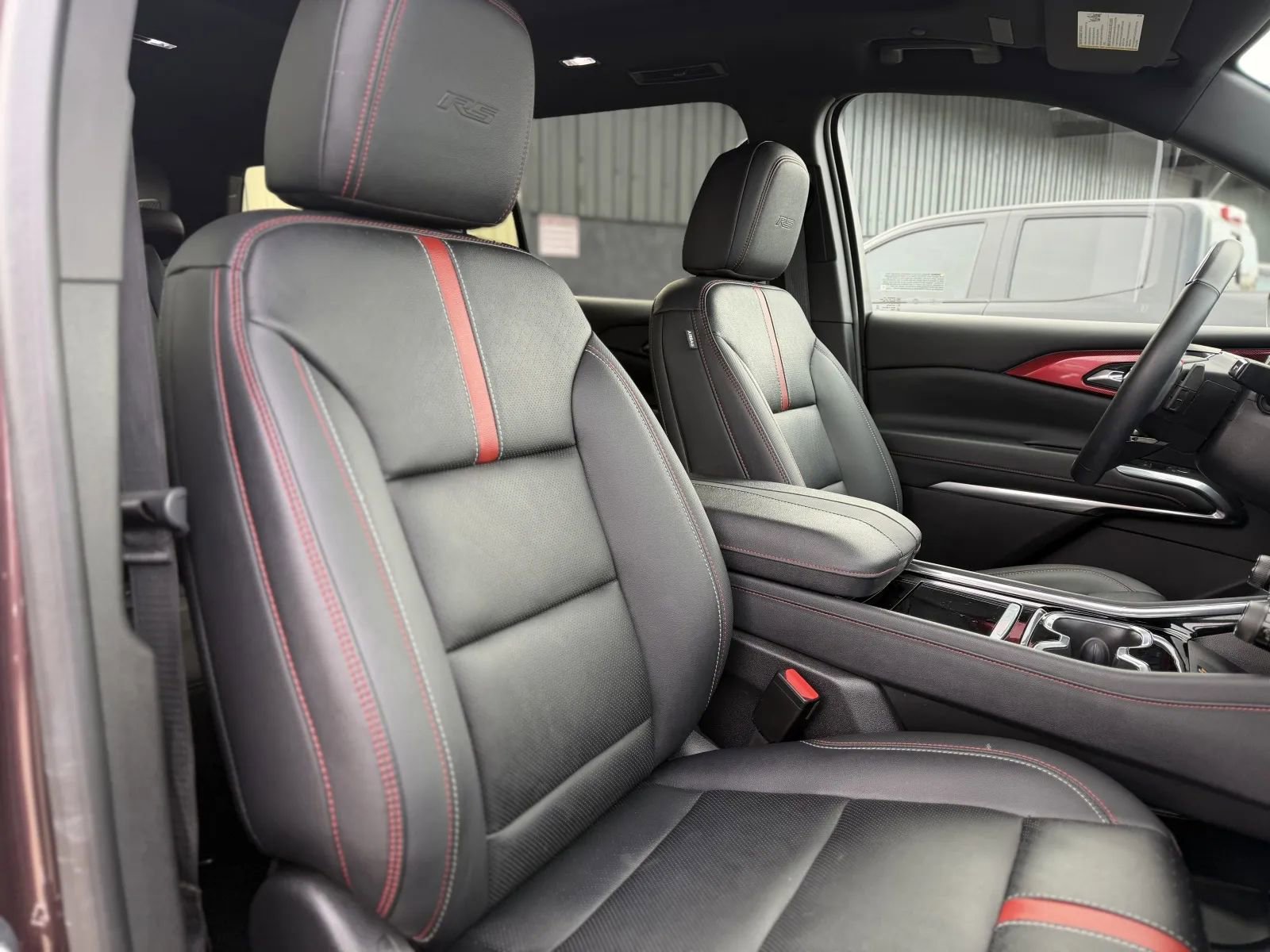 Used 2024 Chevrolet Traverse RS image 21